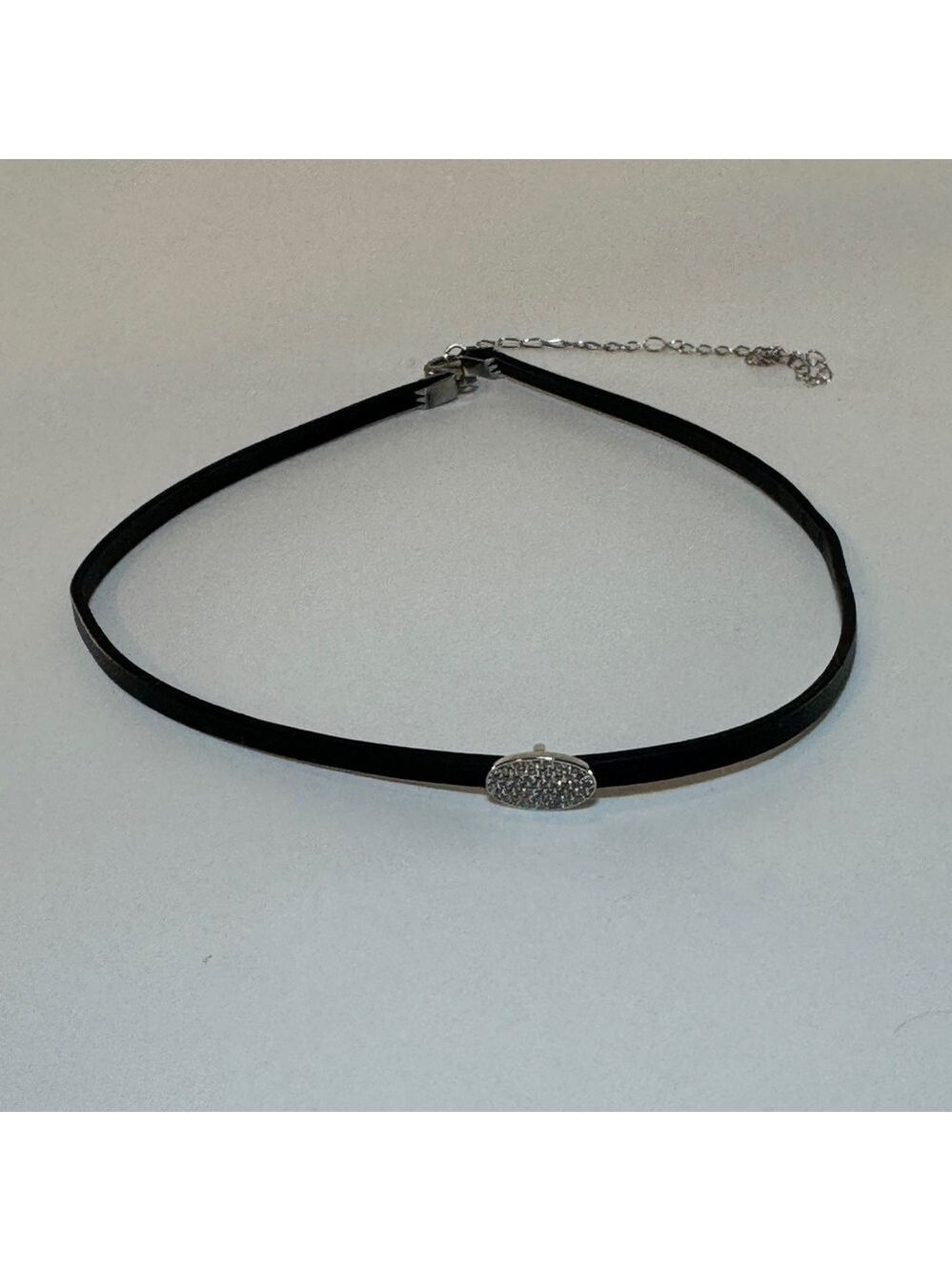 Thin leather chocker